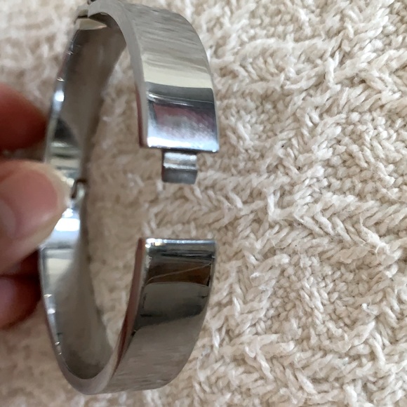 Bangle V Bracelet